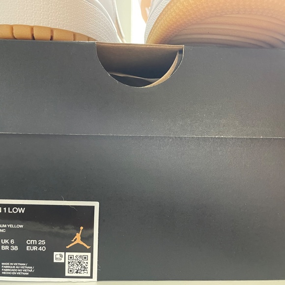 Air Jordan Low, 7M/ 8.5W, Hemp & White `21 Drop - Picture 4 of 6